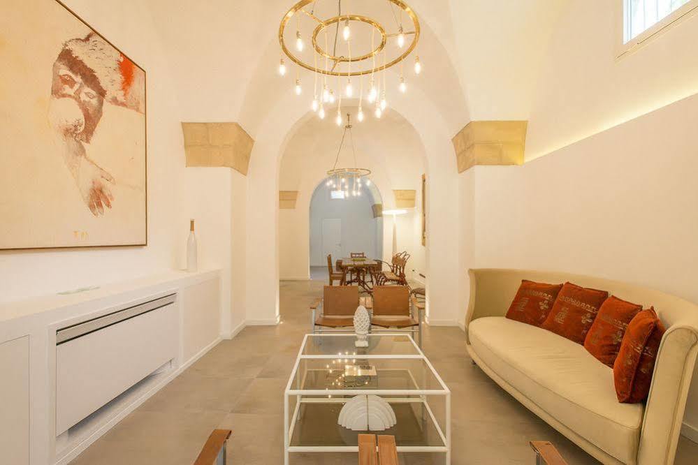 Le Bifore Charming House Lecce Exteriör bild